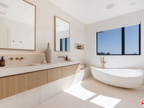 1205 Las Lomas Place, Pacific Palisades CA 90272