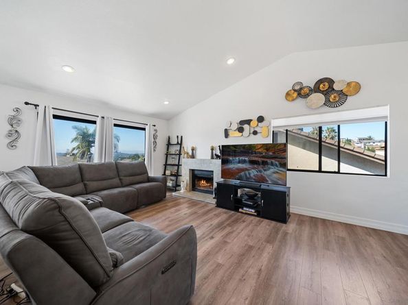 2041 Woodland Gln, Escondido CA 92027