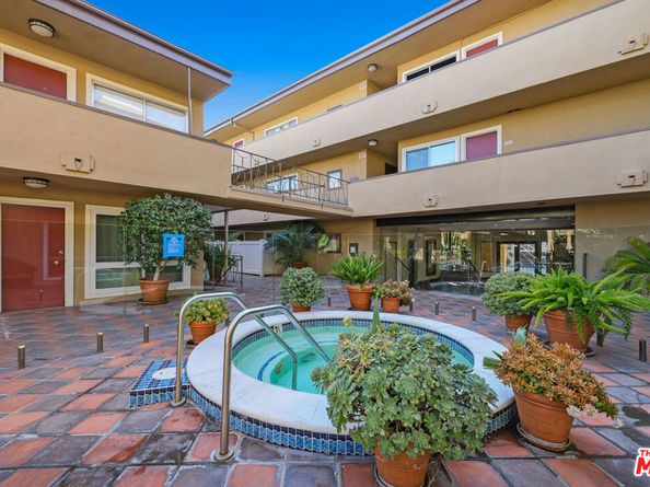 970 Palm Avenue 215, West Hollywood CA 90069