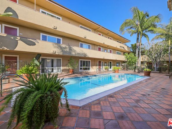 970 Palm Avenue 215, West Hollywood CA 90069