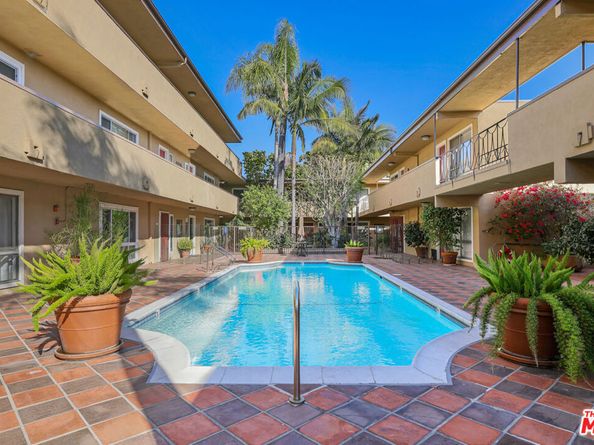 970 Palm Avenue 215, West Hollywood CA 90069