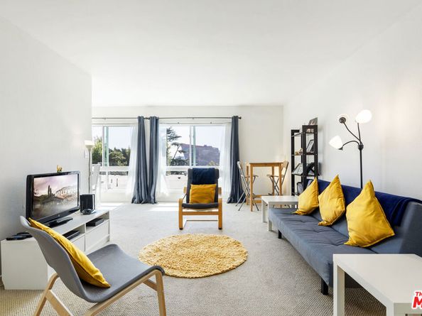 970 Palm Avenue 215, West Hollywood CA 90069