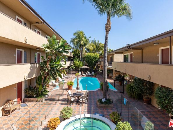 970 Palm Avenue 215, West Hollywood CA 90069