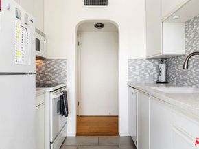 970 Palm Avenue 215, West Hollywood CA 90069