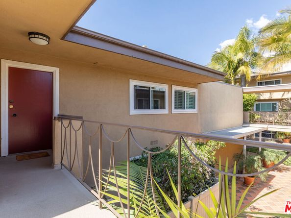 970 Palm Avenue 215, West Hollywood CA 90069