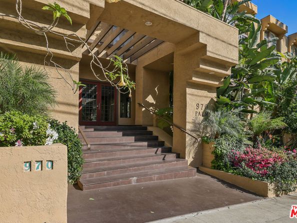 970 Palm Avenue 215, West Hollywood CA 90069