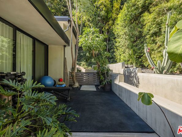 1087 Moraga Drive, Los Angeles CA 90049