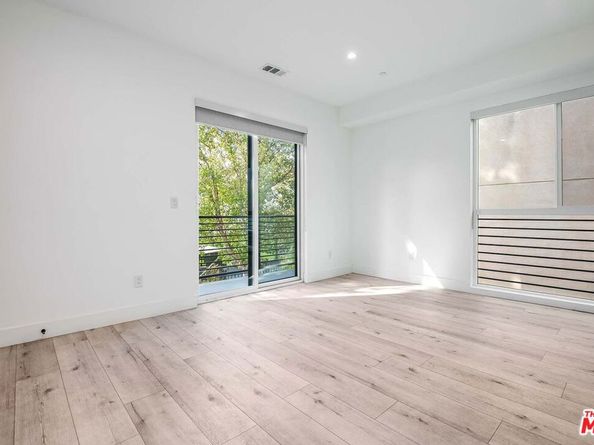 15330 Weddington Street, Sherman Oaks CA 91411