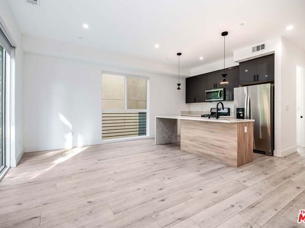 15330 Weddington Street, Sherman Oaks CA 91411