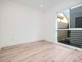 15330 Weddington Street, Sherman Oaks CA 91411