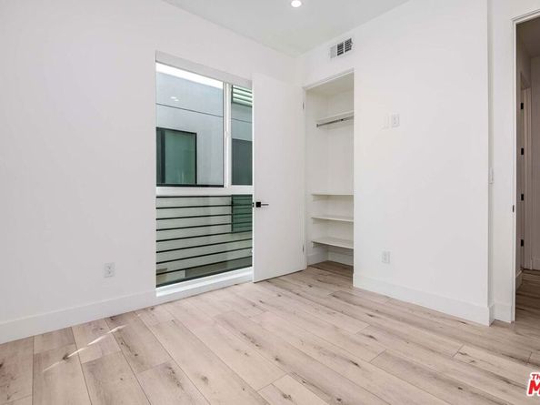 15330 Weddington Street, Sherman Oaks CA 91411