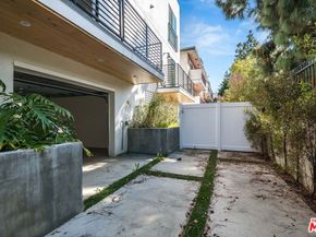 15330 Weddington Street, Sherman Oaks CA 91411