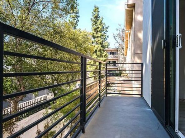 15330 Weddington Street, Sherman Oaks CA 91411