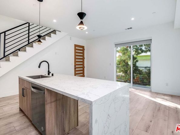 15330 Weddington Street, Sherman Oaks CA 91411