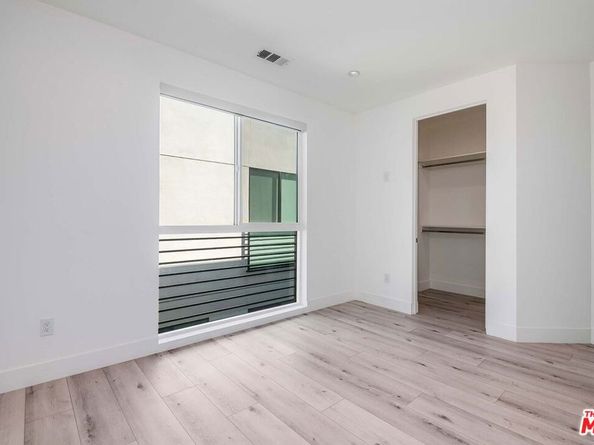 15330 Weddington Street, Sherman Oaks CA 91411