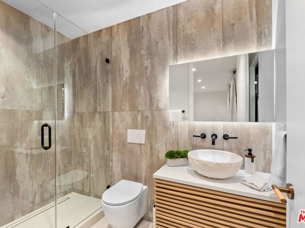 100 S La Jolla Avenue, Los Angeles CA 90048