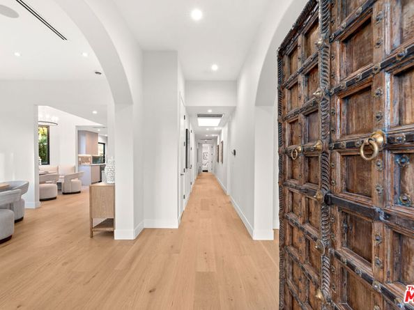 100 S La Jolla Avenue, Los Angeles CA 90048