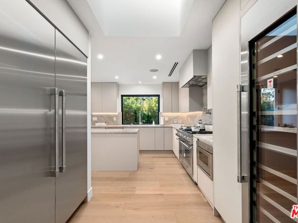 100 S La Jolla Avenue, Los Angeles CA 90048