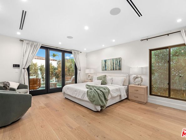 100 S La Jolla Avenue, Los Angeles CA 90048