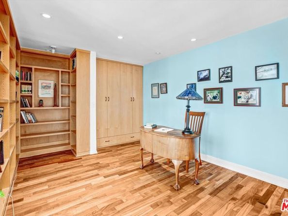 910 S Holt Avenue 305, Los Angeles CA 90035