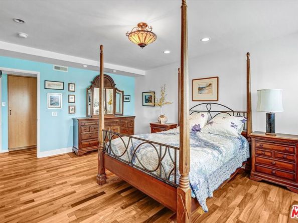 910 S Holt Avenue 305, Los Angeles CA 90035