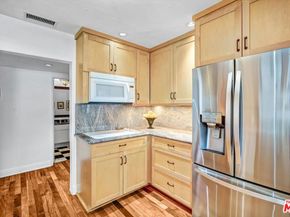 910 S Holt Avenue 305, Los Angeles CA 90035