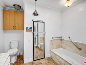 910 S Holt Avenue 305, Los Angeles CA 90035