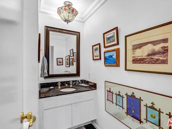 910 S Holt Avenue 305, Los Angeles CA 90035