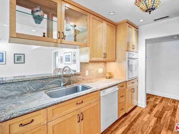 910 S Holt Avenue 305, Los Angeles CA 90035