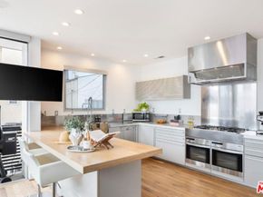 17 N Venice Boulevard, Venice CA 90291