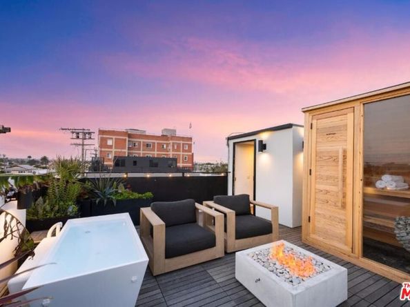 17 N Venice Boulevard, Venice CA 90291