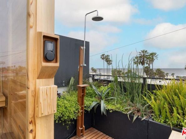 17 N Venice Boulevard, Venice CA 90291