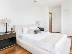 17 N Venice Boulevard, Venice CA 90291