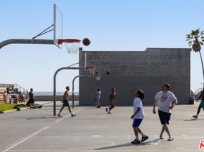 17 N Venice Boulevard, Venice CA 90291