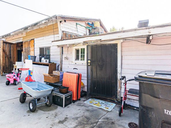 949 Dolores Drive, Altadena CA 91001