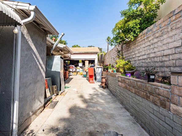 949 Dolores Drive, Altadena CA 91001