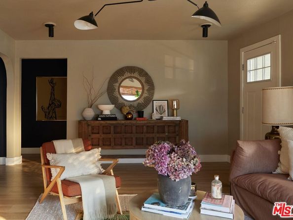 1300 S Lake Street, Burbank CA 91502