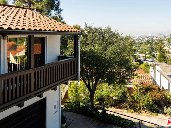 3414 Fernwood Avenue, Los Angeles CA 90039