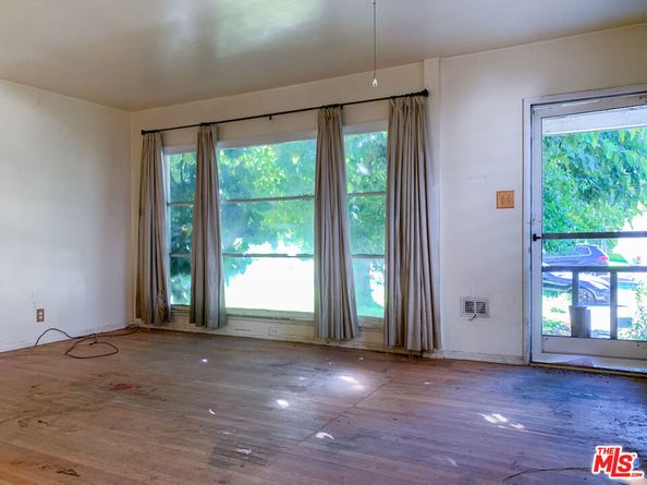 320 S Glenwood Place, Burbank CA 91506