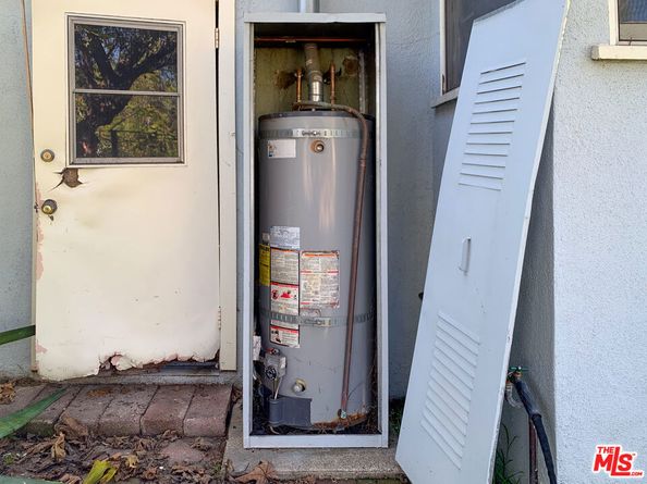 320 S Glenwood Place, Burbank CA 91506