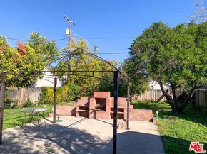 320 S Glenwood Place, Burbank CA 91506