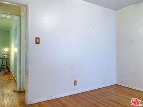 320 S Glenwood Place, Burbank CA 91506