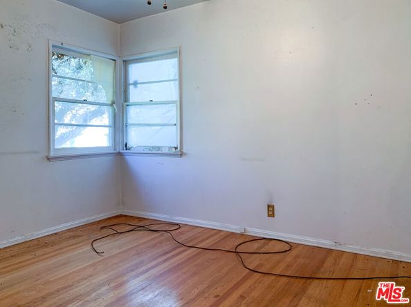 320 S Glenwood Place, Burbank CA 91506