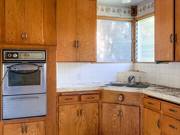 320 S Glenwood Place, Burbank CA 91506