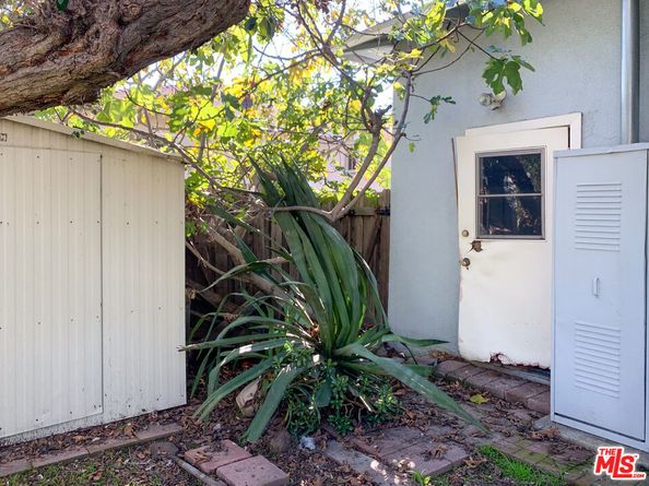 320 S Glenwood Place, Burbank CA 91506