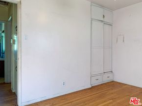 320 S Glenwood Place, Burbank CA 91506