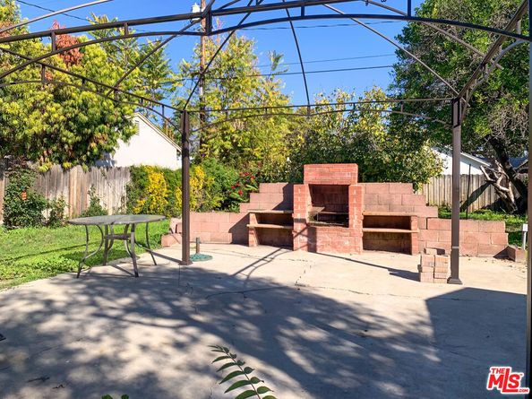 320 S Glenwood Place, Burbank CA 91506