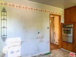 320 S Glenwood Place, Burbank CA 91506