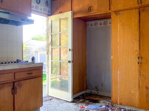 320 S Glenwood Place, Burbank CA 91506