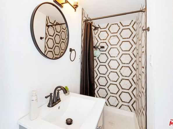 341 E 64th Street, Los Angeles CA 90003